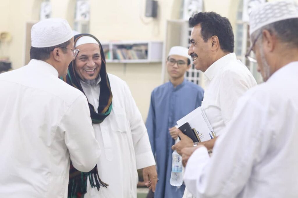 جامعة تريم الإسلامية ومعهد العيدروس يستقبلان السفير اليمني في إندونيسيا جامعة تريم الإسلامية ومعهد العيدروس يستقبلان السفير اليمني في إندونيسيا