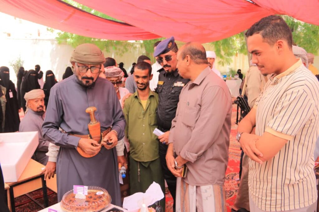 “شبام تُضيء بالإبداع النسوي… قصة نجاح تُكتب بأيديهن” “شبام تُضيء بالإبداع النسوي… قصة نجاح تُكتب بأيديهن”