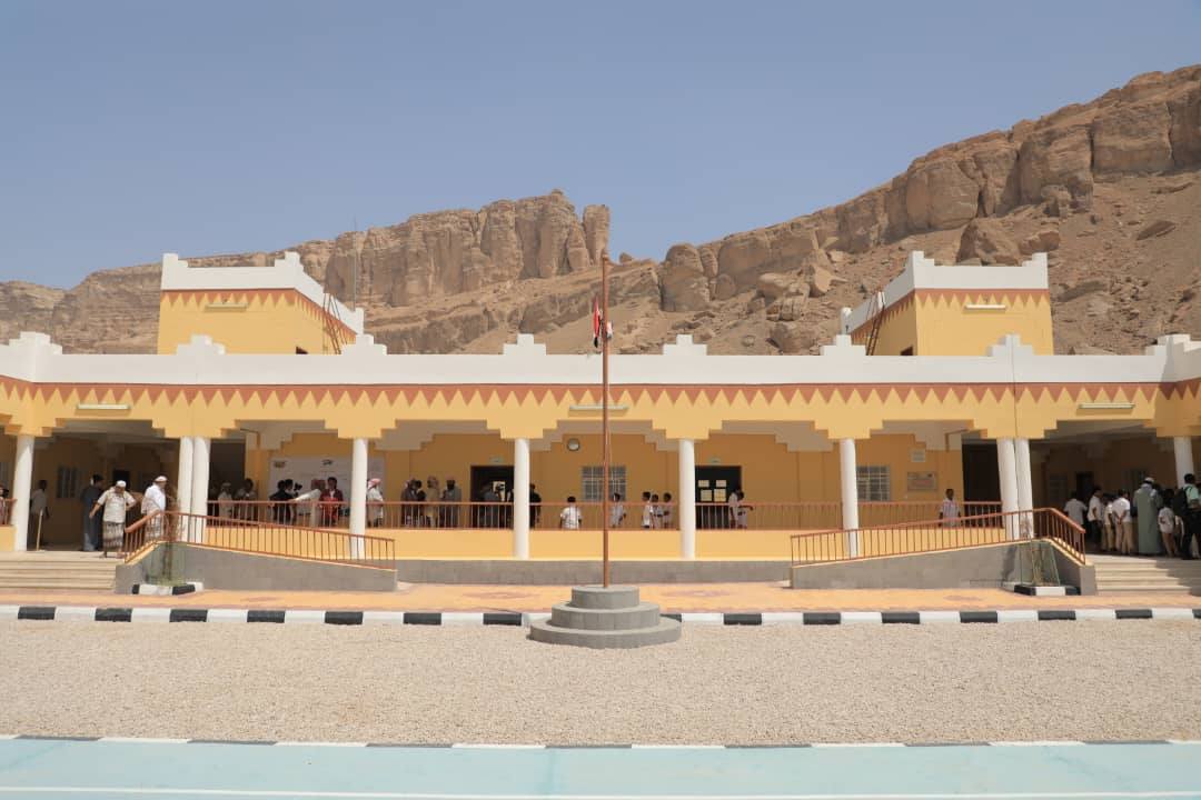 الوكيل العامري يفتتح مدرسة السلام للتعليم الاساسي بمنطقة مدودة بسيئون الوكيل العامري يفتتح مدرسة السلام للتعليم الاساسي بمنطقة مدودة بسيئون