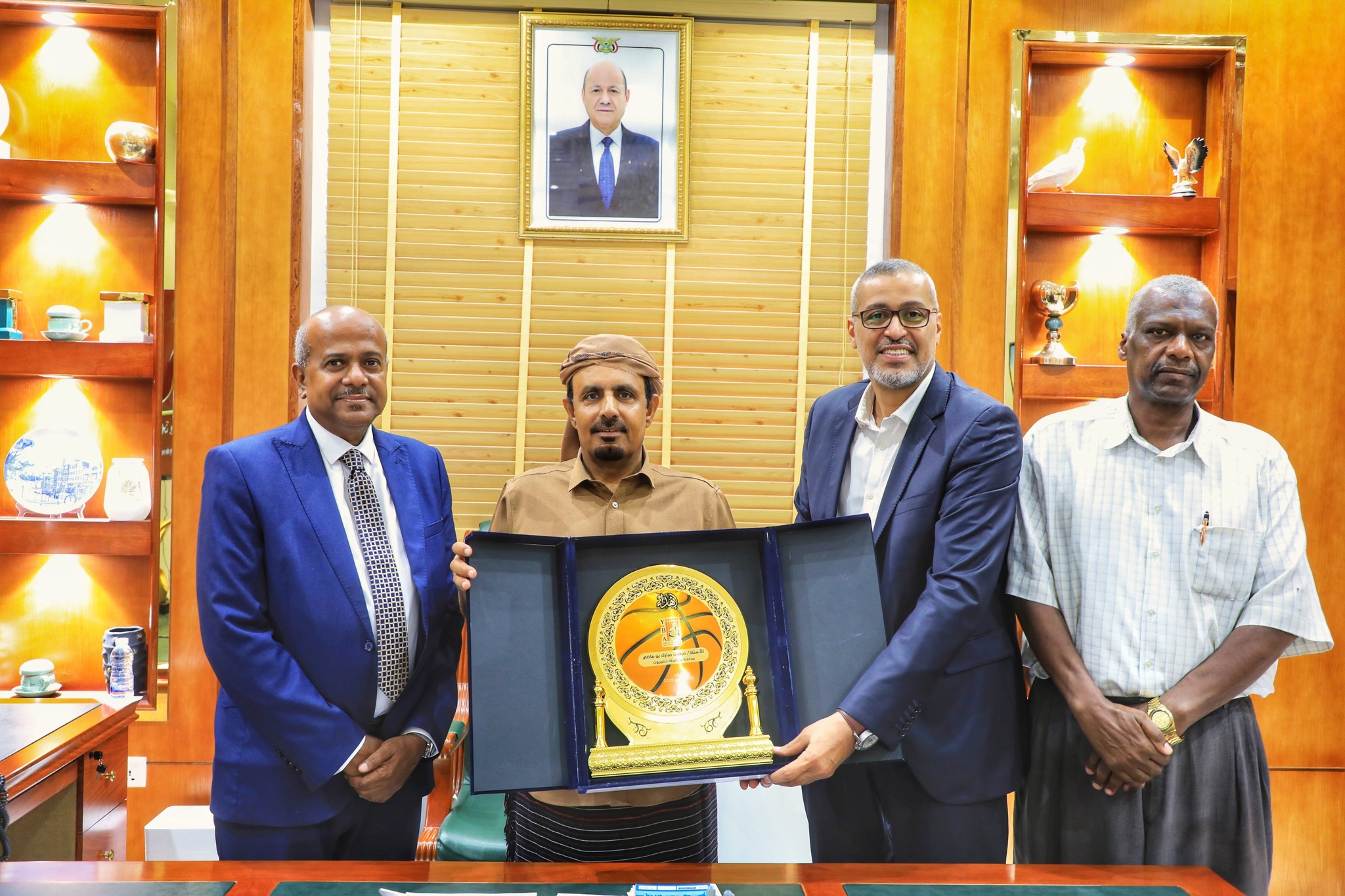 محافظ حضرموت يبحث مع وكيل وزارة الشباب والرياضة ورئيس الاتحاد العام لكرة السلة تعزيز التعاون الرياضي لخدمة قطاع الشباب والرياضة محافظ حضرموت يبحث مع وكيل وزارة الشباب والرياضة ورئيس الاتحاد العام لكرة السلة تعزيز التعاون الرياضي لخدمة قطاع الشباب والرياضة