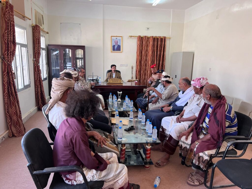 بالصور مدير عام مديرية العبر يعقد لقاءً موسعاً مع الشخصيات الاجتماعية والقيادات التنفيذية والعسكرية والأمنية بالصور مدير عام مديرية العبر يعقد لقاءً موسعاً مع الشخصيات الاجتماعية والقيادات التنفيذية والعسكرية والأمنية