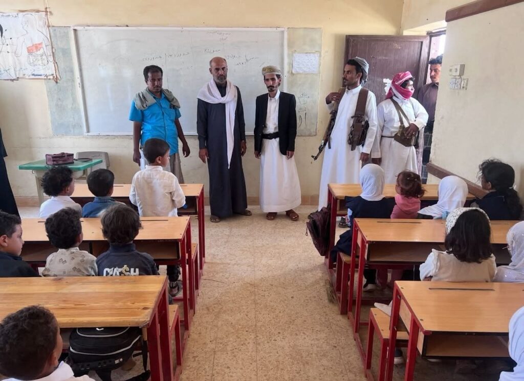 مدير عام مديرية العبر يدشّن العام الدراسي الجديد بمدارس المديرية مدير عام مديرية العبر يدشّن العام الدراسي الجديد بمدارس المديرية