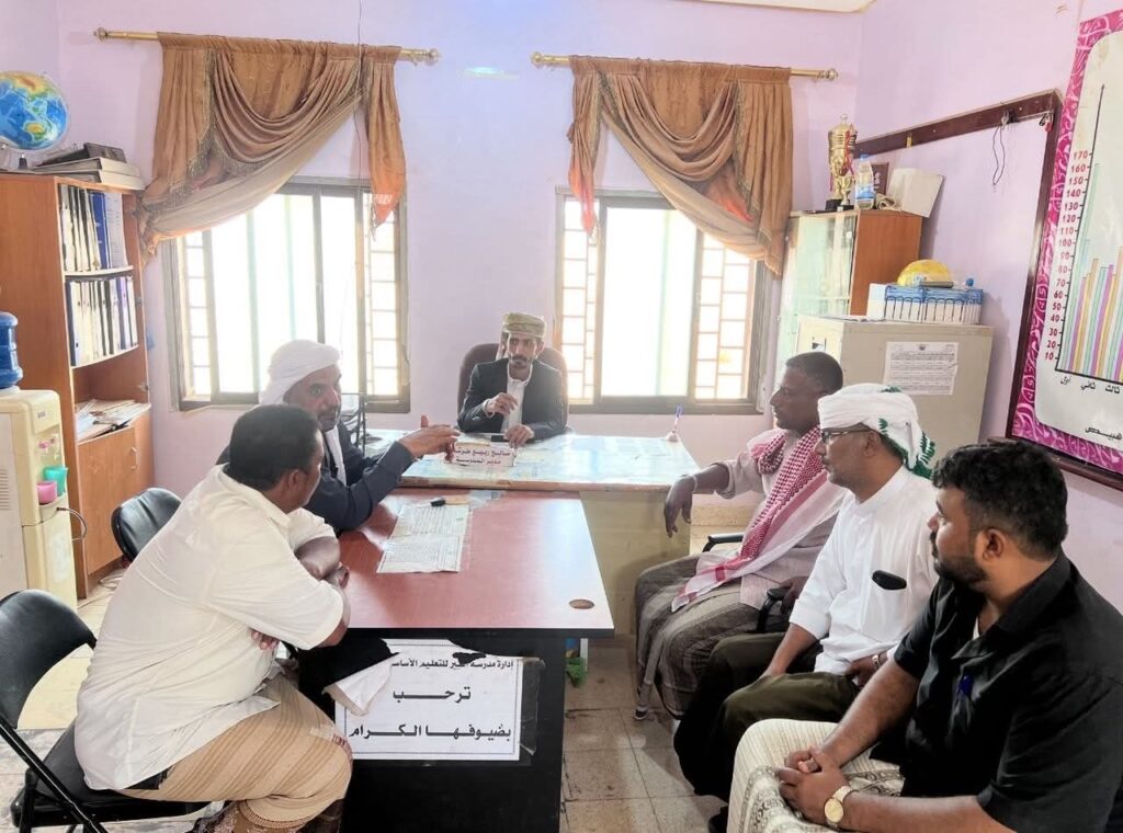 مدير عام مديرية العبر يدشّن العام الدراسي الجديد بمدارس المديرية مدير عام مديرية العبر يدشّن العام الدراسي الجديد بمدارس المديرية