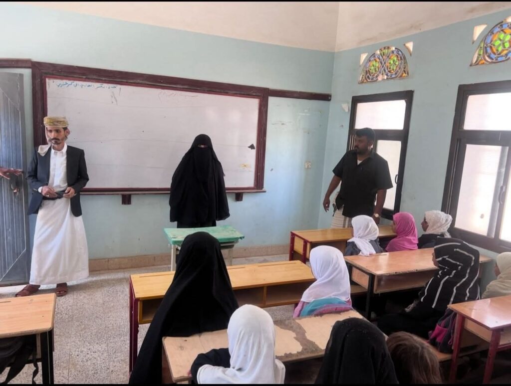 مدير عام مديرية العبر يدشّن العام الدراسي الجديد بمدارس المديرية مدير عام مديرية العبر يدشّن العام الدراسي الجديد بمدارس المديرية