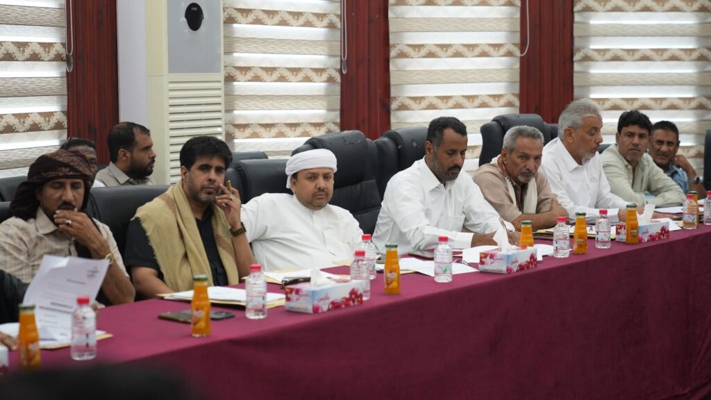 محافظ المهرة يترأس اجتماعاً اعتياديا للمكتب التنفيذي ويوجه بتكثيف الحملات الرقابية على الأسعار محافظ المهرة يترأس اجتماعاً اعتياديا للمكتب التنفيذي ويوجه بتكثيف الحملات الرقابية على الأسعار