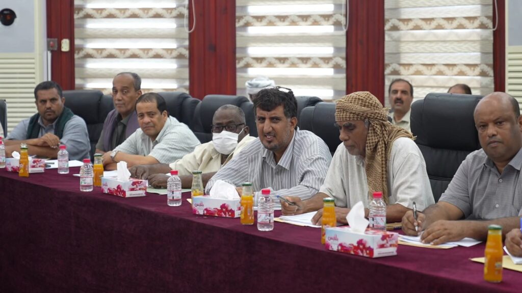 محافظ المهرة يترأس اجتماعاً اعتياديا للمكتب التنفيذي ويوجه بتكثيف الحملات الرقابية على الأسعار محافظ المهرة يترأس اجتماعاً اعتياديا للمكتب التنفيذي ويوجه بتكثيف الحملات الرقابية على الأسعار