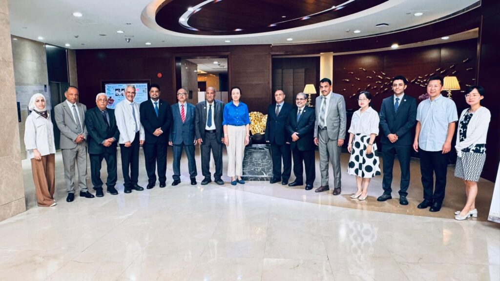 رئيس جامعة سيئون يترأس الوفد الأكاديمي اليمني في زيارة جامعة شنغهاي الدولية الصينية .. ويؤكد على أهمية تطوير الشراكات العلمية وتقوية العلاقات مع الجامعات الصينية رئيس جامعة سيئون يترأس الوفد الأكاديمي اليمني في زيارة جامعة شنغهاي الدولية الصينية .. ويؤكد على أهمية تطوير الشراكات العلمية وتقوية العلاقات مع الجامعات الصينية