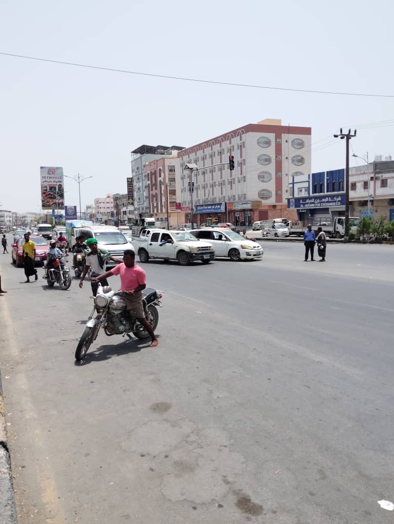 اشارة المرور في مفرق بويش روكب ىؤكد مدى الالتزام المروري وتقليل الحوادث المرورية اشارة المرور في مفرق بويش روكب ىؤكد مدى الالتزام المروري وتقليل الحوادث المرورية
