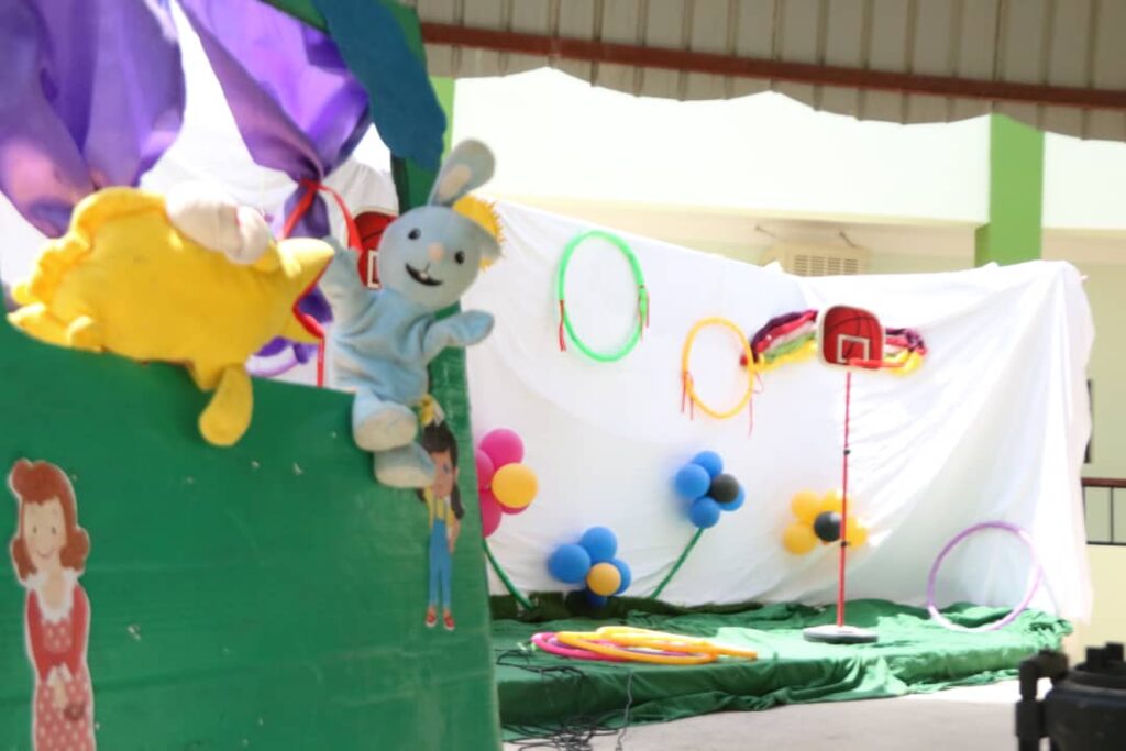 شاهد بالصور .. روضة الطفل بتاربة تدشّن عامها الدراسي الجديد 2025-2026م وسط أجواء مفعمة بالبهجة والنشاط شاهد بالصور .. روضة الطفل بتاربة تدشّن عامها الدراسي الجديد 2025-2026م وسط أجواء مفعمة بالبهجة والنشاط