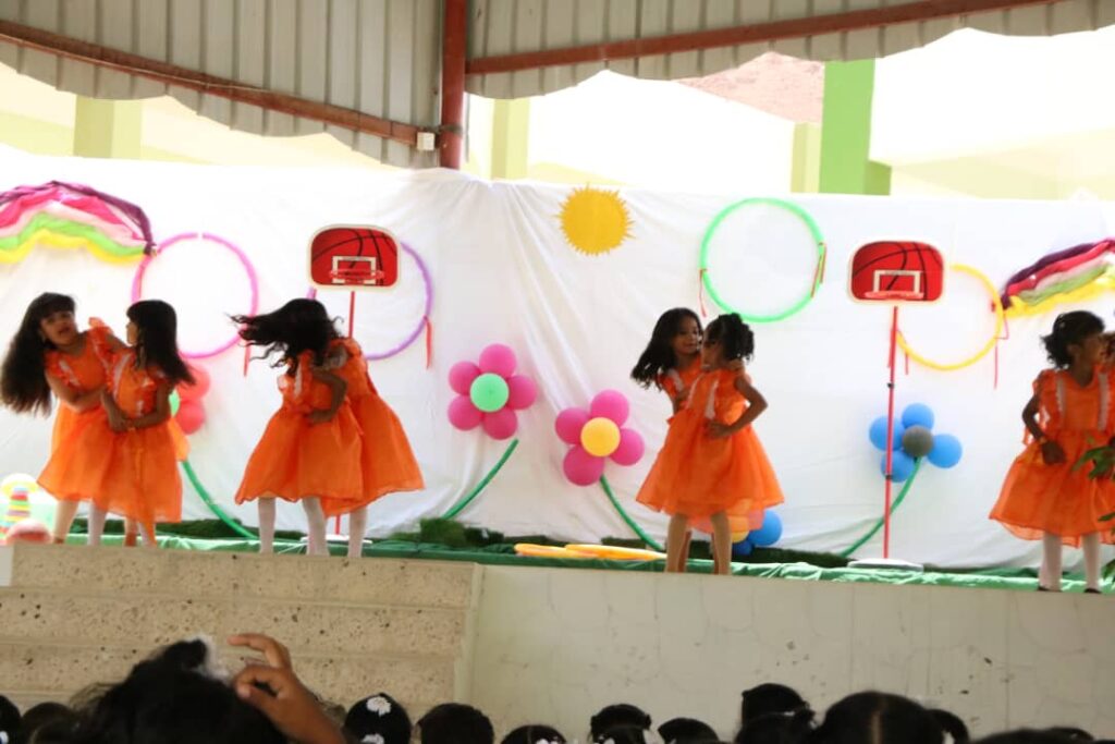 شاهد بالصور .. روضة الطفل بتاربة تدشّن عامها الدراسي الجديد 2025-2026م وسط أجواء مفعمة بالبهجة والنشاط شاهد بالصور .. روضة الطفل بتاربة تدشّن عامها الدراسي الجديد 2025-2026م وسط أجواء مفعمة بالبهجة والنشاط