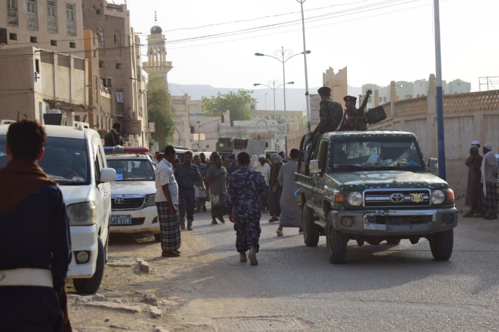 بالصور … مديرية تريم تُشيِّع جثمان الشهيد رجل المرور مساعد أول/ دوار علي صالح عزيز بالصور … مديرية تريم تُشيِّع جثمان الشهيد رجل المرور مساعد أول/ دوار علي صالح عزيز