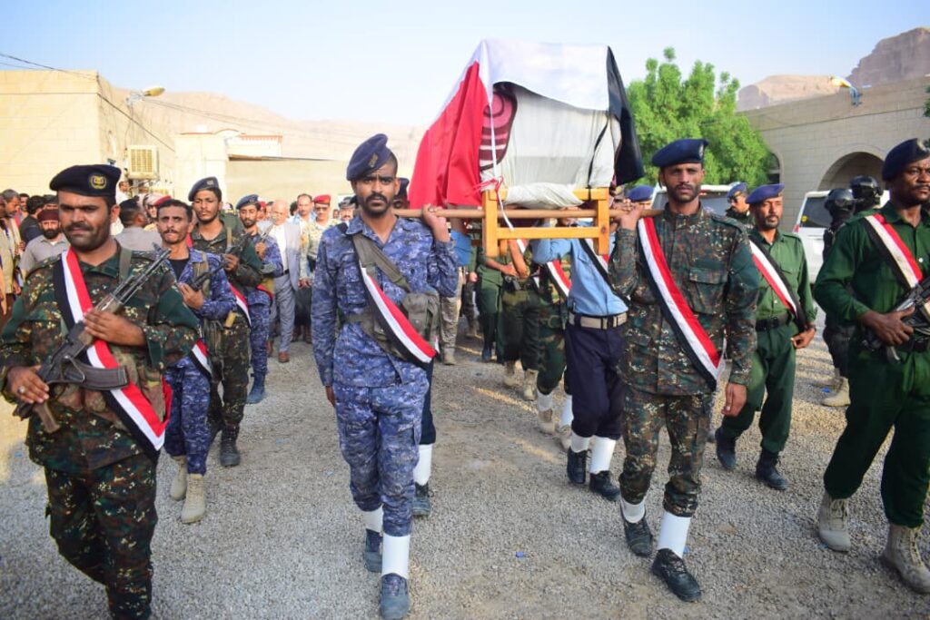 بالصور … مديرية تريم تُشيِّع جثمان الشهيد رجل المرور مساعد أول/ دوار علي صالح عزيز بالصور … مديرية تريم تُشيِّع جثمان الشهيد رجل المرور مساعد أول/ دوار علي صالح عزيز