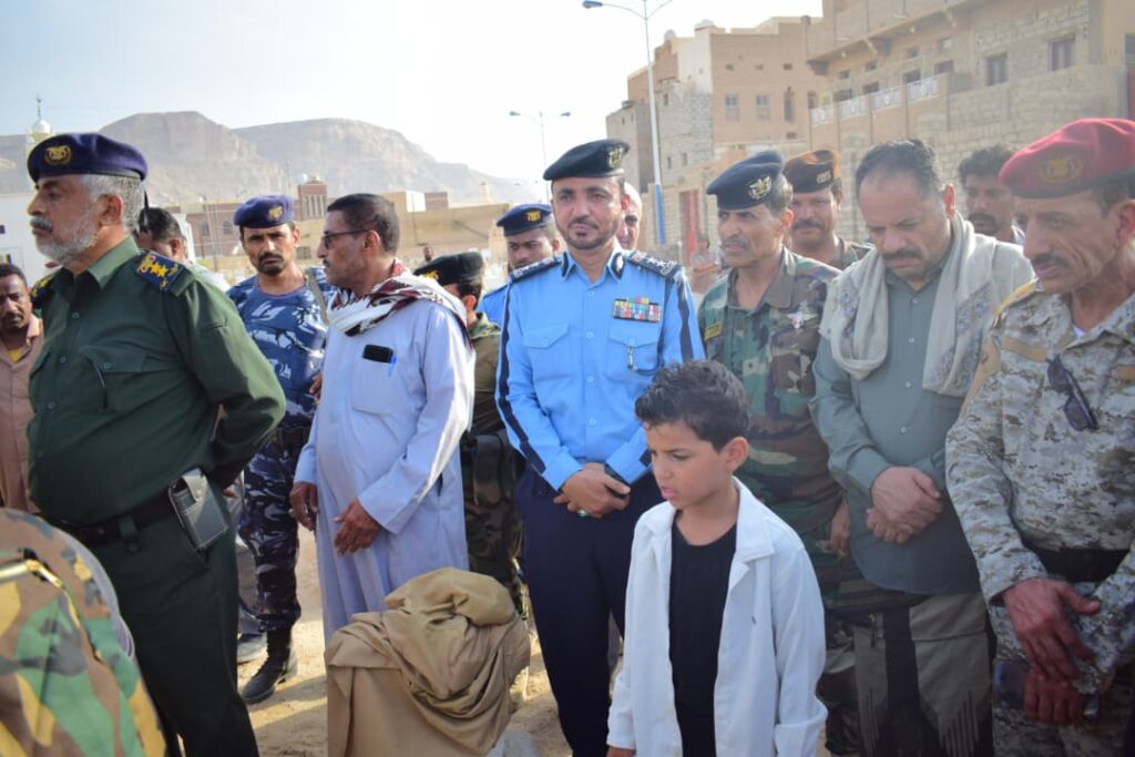 بالصور … مديرية تريم تُشيِّع جثمان الشهيد رجل المرور مساعد أول/ دوار علي صالح عزيز بالصور … مديرية تريم تُشيِّع جثمان الشهيد رجل المرور مساعد أول/ دوار علي صالح عزيز