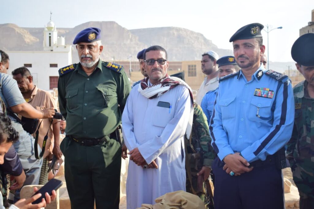 بالصور … مديرية تريم تُشيِّع جثمان الشهيد رجل المرور مساعد أول/ دوار علي صالح عزيز بالصور … مديرية تريم تُشيِّع جثمان الشهيد رجل المرور مساعد أول/ دوار علي صالح عزيز