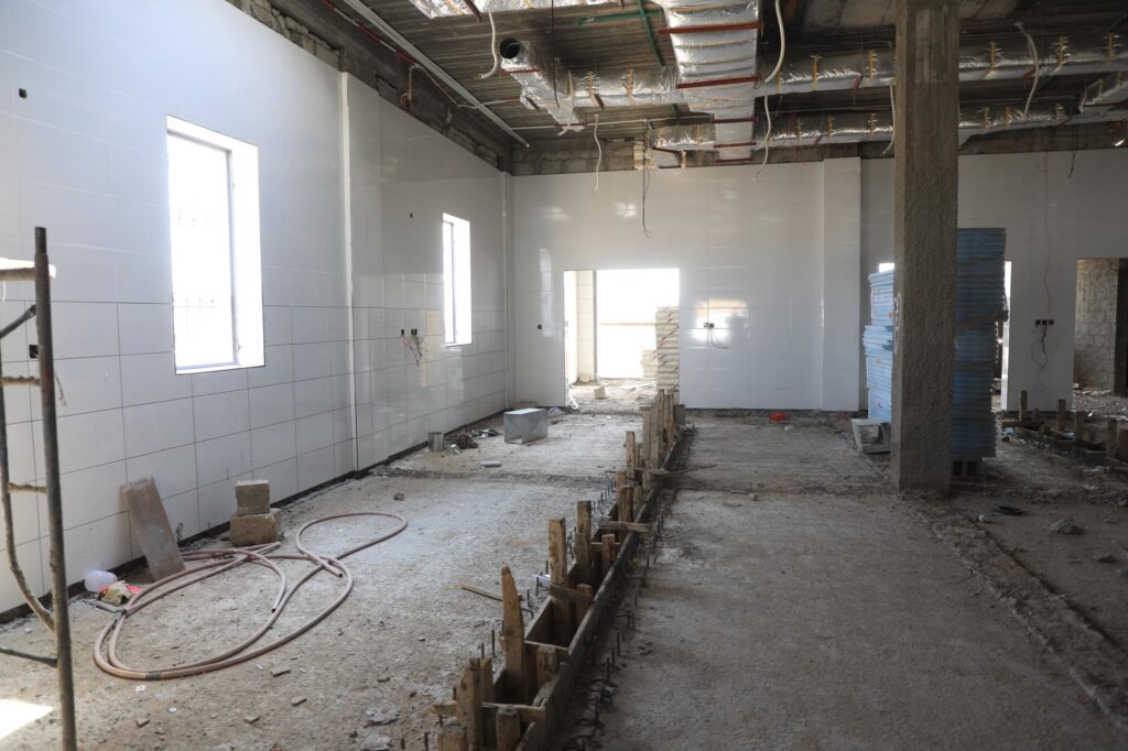 الأمين العام لمحلّي حضرموت يتفقد سير العمل في مشروع مركز الصادرات السمكي الأمين العام لمحلّي حضرموت يتفقد سير العمل في مشروع مركز الصادرات السمكي