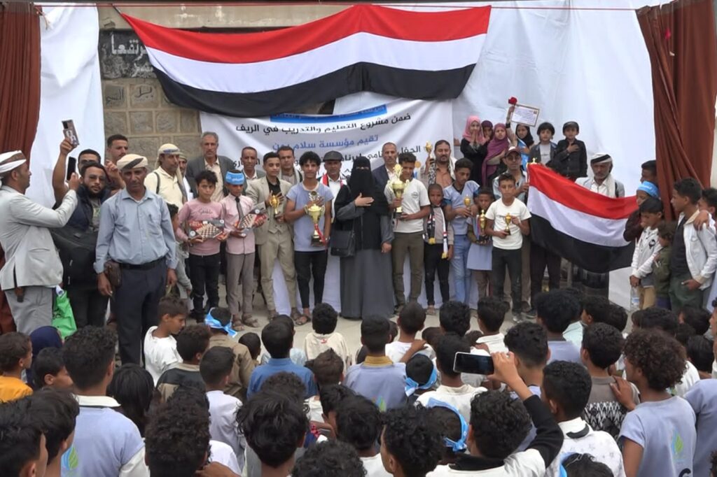 تعز: سلام يمن تختتم المراكز الصيفية في عزلة النجادة بصبر الموادم تعز: سلام يمن تختتم المراكز الصيفية في عزلة النجادة بصبر الموادم