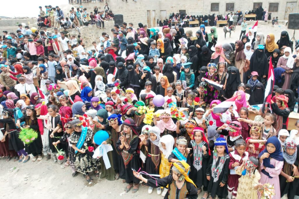 تعز: سلام يمن تختتم المراكز الصيفية في عزلة النجادة بصبر الموادم تعز: سلام يمن تختتم المراكز الصيفية في عزلة النجادة بصبر الموادم