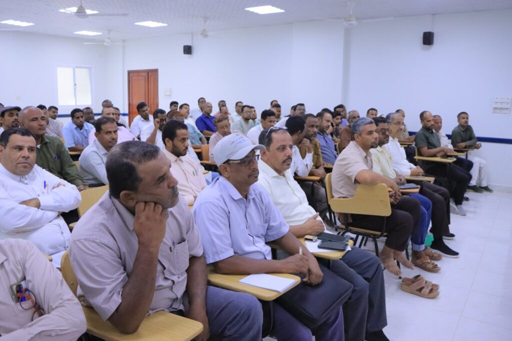 بدعم من منظمة الصحة العالمية ( صندوق الجائحة ) .. بدء دورة تدريبية تنشيطية لفرق الاستجابة السريعة بمديريات حضرموت الوادي والصحراء بمدينة سيئون بدعم من منظمة الصحة العالمية ( صندوق الجائحة ) .. بدء دورة تدريبية تنشيطية لفرق الاستجابة السريعة بمديريات حضرموت الوادي والصحراء بمدينة سيئون