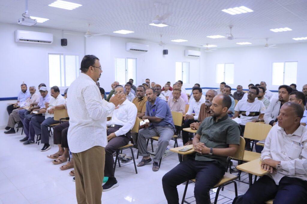 بدعم من منظمة الصحة العالمية ( صندوق الجائحة ) .. بدء دورة تدريبية تنشيطية لفرق الاستجابة السريعة بمديريات حضرموت الوادي والصحراء بمدينة سيئون بدعم من منظمة الصحة العالمية ( صندوق الجائحة ) .. بدء دورة تدريبية تنشيطية لفرق الاستجابة السريعة بمديريات حضرموت الوادي والصحراء بمدينة سيئون