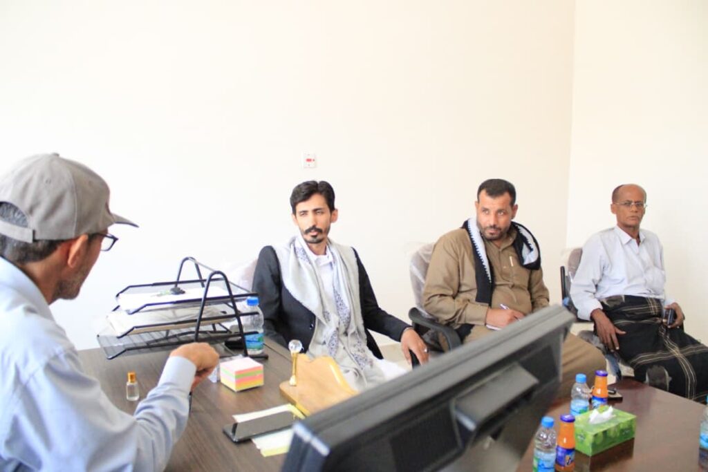 مدير الوحدة التنفيذية لإدارة مخيمات النازحين بوادي وصحراء حضرموت يستقبل مدير مديرية العبر ومدير مكتب ائتلاف الخير بوادي حضرموت مدير الوحدة التنفيذية لإدارة مخيمات النازحين بوادي وصحراء حضرموت يستقبل مدير مديرية العبر ومدير مكتب ائتلاف الخير بوادي حضرموت