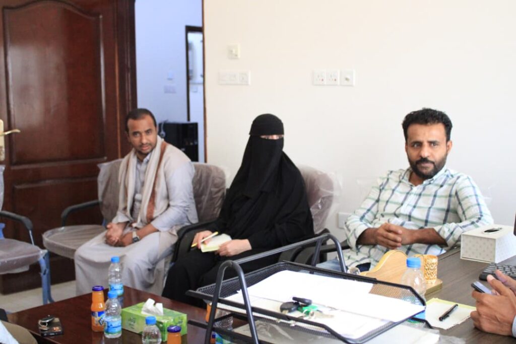 مدير الوحدة التنفيذية لإدارة مخيمات النازحين بوادي وصحراء حضرموت يستقبل مدير مديرية العبر ومدير مكتب ائتلاف الخير بوادي حضرموت مدير الوحدة التنفيذية لإدارة مخيمات النازحين بوادي وصحراء حضرموت يستقبل مدير مديرية العبر ومدير مكتب ائتلاف الخير بوادي حضرموت