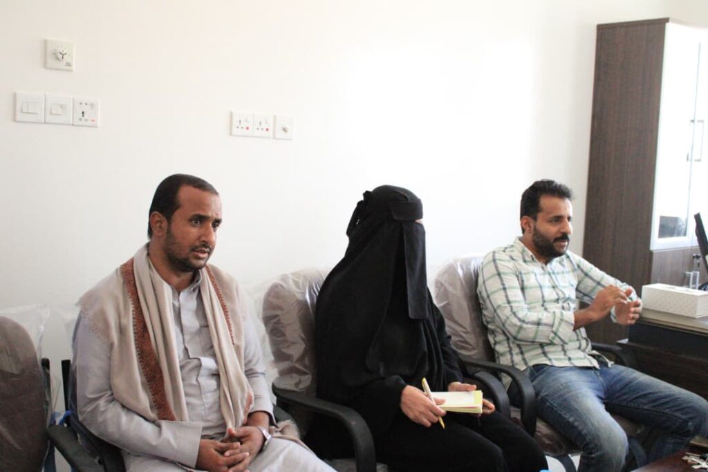 مدير الوحدة التنفيذية لإدارة مخيمات النازحين بوادي وصحراء حضرموت يستقبل مدير مديرية العبر ومدير مكتب ائتلاف الخير بوادي حضرموت مدير الوحدة التنفيذية لإدارة مخيمات النازحين بوادي وصحراء حضرموت يستقبل مدير مديرية العبر ومدير مكتب ائتلاف الخير بوادي حضرموت