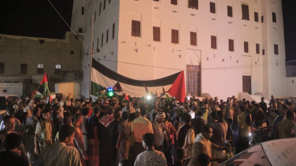 أبناء القطن ينظمون وقفة تضامنية مع الشعب الفلسطيني "صور" أبناء القطن ينظمون وقفة تضامنية مع الشعب الفلسطيني "صور"