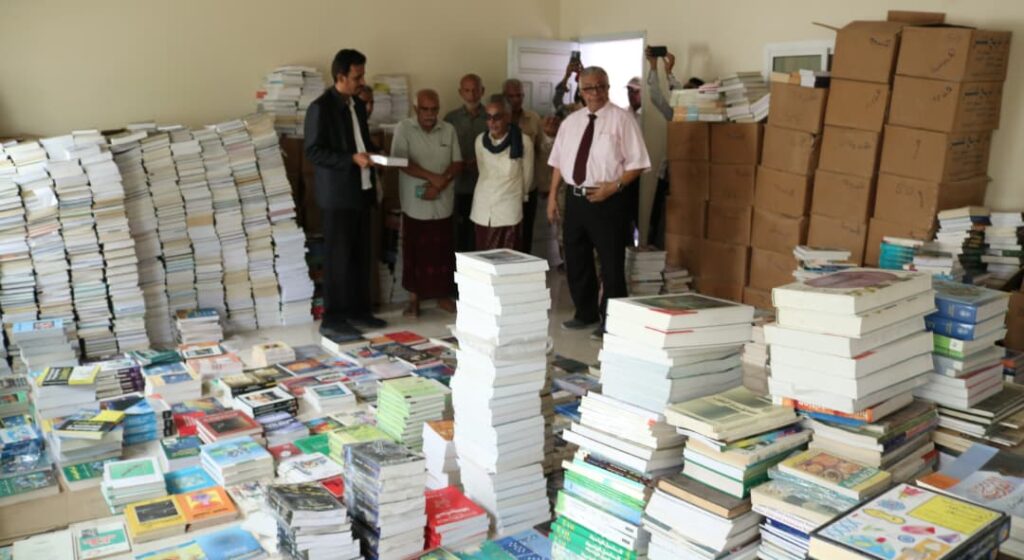 الوكيل الجيلاني و الدكتور بابعير يدشنان استلام كميات من الكتب العلمية لجامعة حضرموت و الجامعات الأخرى بالمحافظة بتمويل كريم من فاعل خير الوكيل الجيلاني و الدكتور بابعير يدشنان استلام كميات من الكتب العلمية لجامعة حضرموت و الجامعات الأخرى بالمحافظة بتمويل كريم من فاعل خير