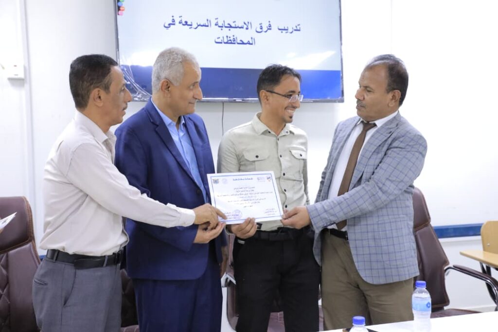 الوكيل العامري يشهد اختتام الدورة التدريبية التنشيطية لفرق الاستجابة السريعة ويشيد بكفاءتها ومهنيتها العالية الوكيل العامري يشهد اختتام الدورة التدريبية التنشيطية لفرق الاستجابة السريعة ويشيد بكفاءتها ومهنيتها العالية