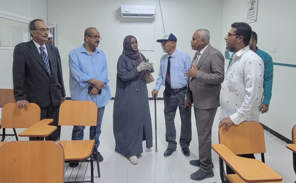وكيل المحافظة ووكيلة وزارة التخطيط يزوران كلية المجتمع بسيئون ويشيدان بدورها في تعزيز التعليم التقني والمهني وكيل المحافظة ووكيلة وزارة التخطيط يزوران كلية المجتمع بسيئون ويشيدان بدورها في تعزيز التعليم التقني والمهني