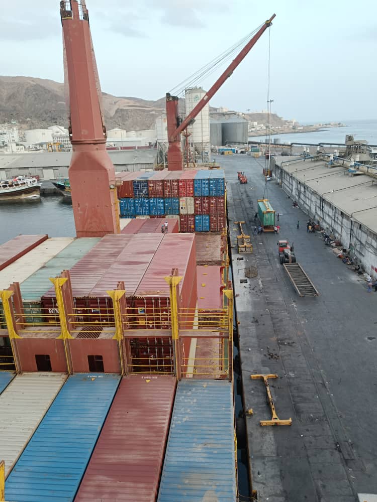 ميناء المكلا يشهد تحسنًا ملحوظًا في الحركة الملاحية واستقبال البواخر المتنوعة ميناء المكلا يشهد تحسنًا ملحوظًا في الحركة الملاحية واستقبال البواخر المتنوعة