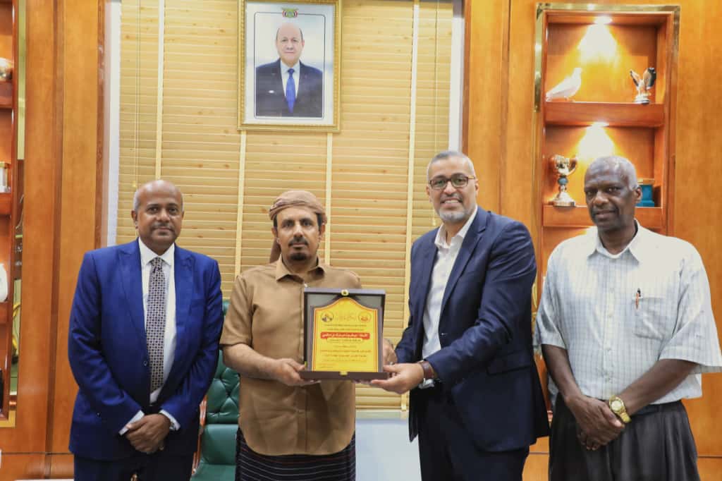 محافظ حضرموت يبحث مع وكيل وزارة الشباب والرياضة ورئيس الاتحاد العام لكرة السلة تعزيز التعاون الرياضي لخدمة قطاع الشباب والرياضة محافظ حضرموت يبحث مع وكيل وزارة الشباب والرياضة ورئيس الاتحاد العام لكرة السلة تعزيز التعاون الرياضي لخدمة قطاع الشباب والرياضة