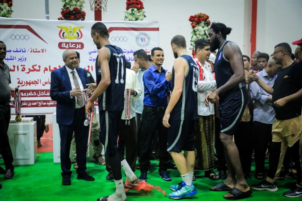 محافظ حضرموت يهنئ نادي شعب حضرموت بتتويجه بطلاً لكأس الجمهورية لكرة السلة وإحرازه ثلاثية الموسم السلوي لأول مرة محافظ حضرموت يهنئ نادي شعب حضرموت بتتويجه بطلاً لكأس الجمهورية لكرة السلة وإحرازه ثلاثية الموسم السلوي لأول مرة