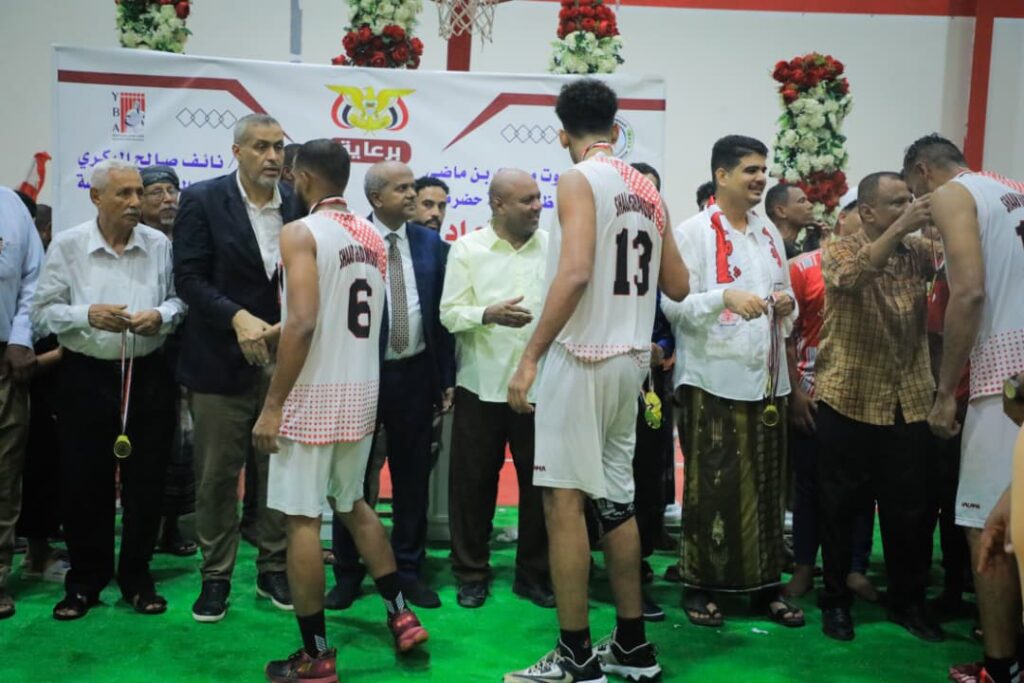 محافظ حضرموت يهنئ نادي شعب حضرموت بتتويجه بطلاً لكأس الجمهورية لكرة السلة وإحرازه ثلاثية الموسم السلوي لأول مرة محافظ حضرموت يهنئ نادي شعب حضرموت بتتويجه بطلاً لكأس الجمهورية لكرة السلة وإحرازه ثلاثية الموسم السلوي لأول مرة