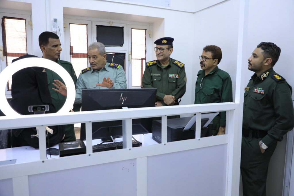 رئيس ووكيل المصلحة يتفقدان سير العمل بمركز الأحوال المدنية بالبريقة رئيس ووكيل المصلحة يتفقدان سير العمل بمركز الأحوال المدنية بالبريقة