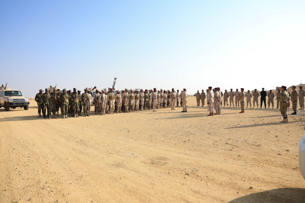 قائد المنطقة العسكرية الثانية يتفقد جاهزية لواء حضرموت بمناطق انتشاره في دوعن قائد المنطقة العسكرية الثانية يتفقد جاهزية لواء حضرموت بمناطق انتشاره في دوعن