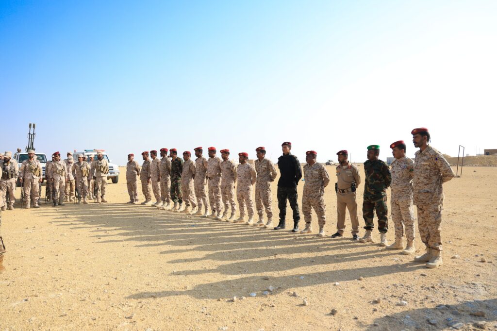 قائد المنطقة العسكرية الثانية يتفقد جاهزية لواء حضرموت بمناطق انتشاره في دوعن قائد المنطقة العسكرية الثانية يتفقد جاهزية لواء حضرموت بمناطق انتشاره في دوعن