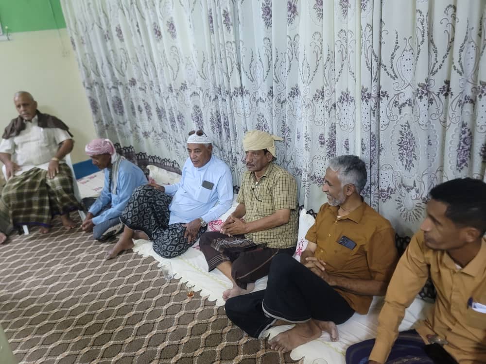 بحضور نجم المنتخب الوطني ونادي العروبة السعودي عبدالعزيز مصنوم ..ادارة وشخصيات فريق الأهلي بتاربة تزور الشيخ يسر محسن العامري للإطمئنان على صحته بحضور نجم المنتخب الوطني ونادي العروبة السعودي عبدالعزيز مصنوم ..ادارة وشخصيات فريق الأهلي بتاربة تزور الشيخ يسر محسن العامري للإطمئنان على صحته