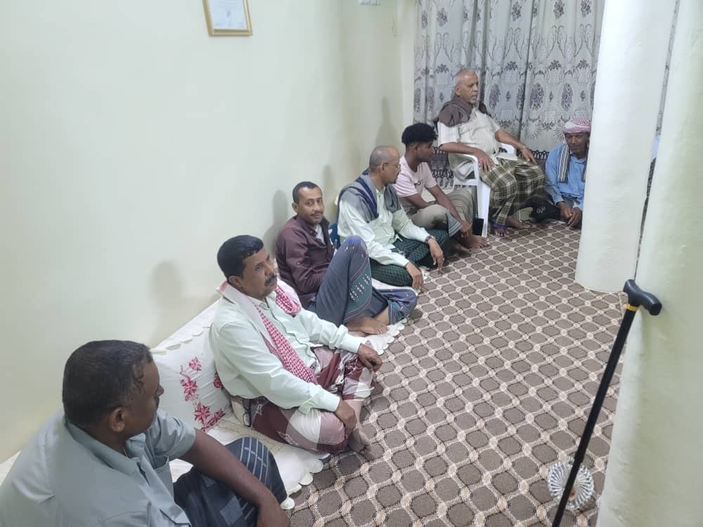 بحضور نجم المنتخب الوطني ونادي العروبة السعودي عبدالعزيز مصنوم ..ادارة وشخصيات فريق الأهلي بتاربة تزور الشيخ يسر محسن العامري للإطمئنان على صحته بحضور نجم المنتخب الوطني ونادي العروبة السعودي عبدالعزيز مصنوم ..ادارة وشخصيات فريق الأهلي بتاربة تزور الشيخ يسر محسن العامري للإطمئنان على صحته