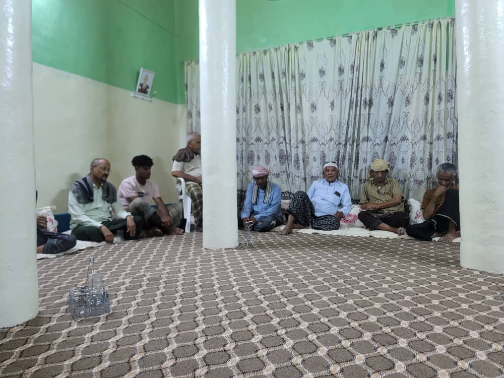 بحضور نجم المنتخب الوطني ونادي العروبة السعودي عبدالعزيز مصنوم ..ادارة وشخصيات فريق الأهلي بتاربة تزور الشيخ يسر محسن العامري للإطمئنان على صحته بحضور نجم المنتخب الوطني ونادي العروبة السعودي عبدالعزيز مصنوم ..ادارة وشخصيات فريق الأهلي بتاربة تزور الشيخ يسر محسن العامري للإطمئنان على صحته