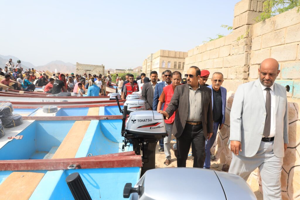 جرى خلاله توزيع "44" قارب صيد و "44" محركا بحريا ومعدات إصطياد متنوعة،، محافظ حضرموت يدشّن مشروع تحسين سبل العيش ودعم الصيادين بمدينة بروم جرى خلاله توزيع "44" قارب صيد و "44" محركا بحريا ومعدات إصطياد متنوعة،، محافظ حضرموت يدشّن مشروع تحسين سبل العيش ودعم الصيادين بمدينة بروم