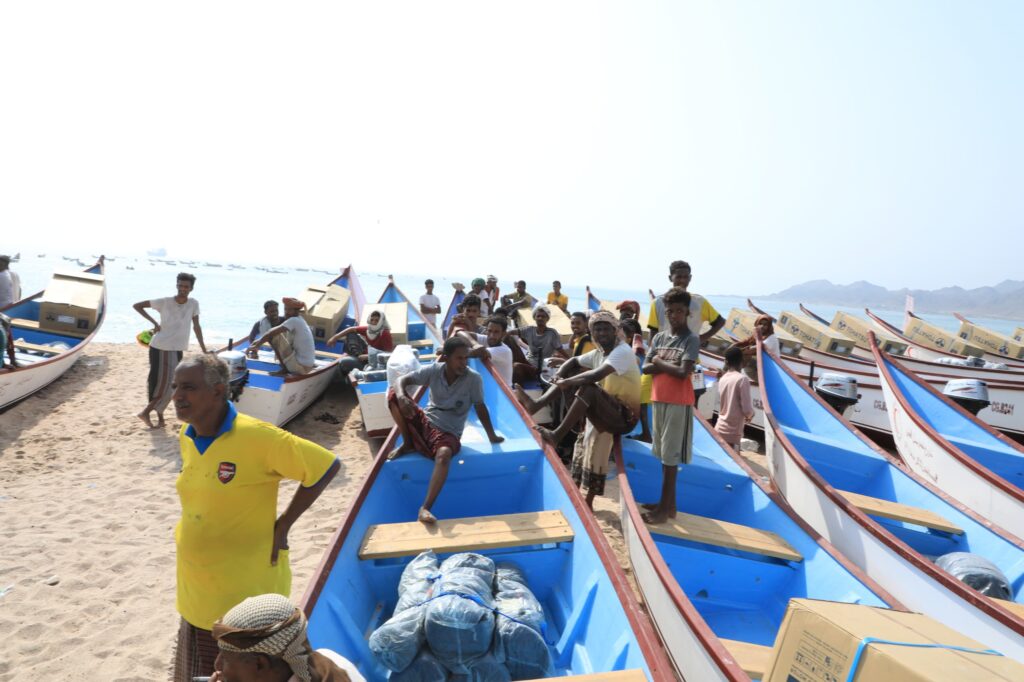 جرى خلاله توزيع "44" قارب صيد و "44" محركا بحريا ومعدات إصطياد متنوعة،، محافظ حضرموت يدشّن مشروع تحسين سبل العيش ودعم الصيادين بمدينة بروم جرى خلاله توزيع "44" قارب صيد و "44" محركا بحريا ومعدات إصطياد متنوعة،، محافظ حضرموت يدشّن مشروع تحسين سبل العيش ودعم الصيادين بمدينة بروم