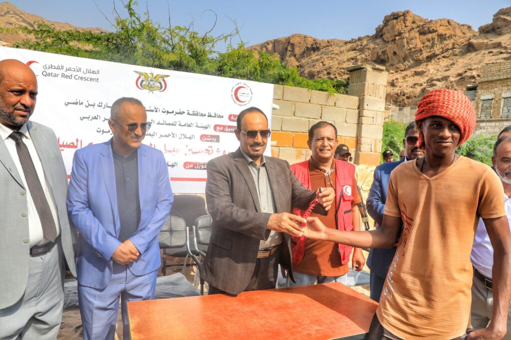 جرى خلاله توزيع "44" قارب صيد و "44" محركا بحريا ومعدات إصطياد متنوعة،، محافظ حضرموت يدشّن مشروع تحسين سبل العيش ودعم الصيادين بمدينة بروم جرى خلاله توزيع "44" قارب صيد و "44" محركا بحريا ومعدات إصطياد متنوعة،، محافظ حضرموت يدشّن مشروع تحسين سبل العيش ودعم الصيادين بمدينة بروم