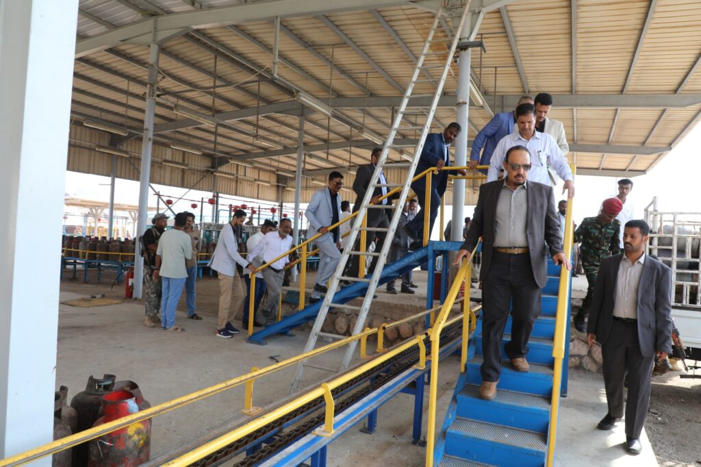 محافظ حضرموت يتفقد منشأة غاز بروم ويؤكد على أهمية تطوير قدراتها الإنتاجية والخزنية محافظ حضرموت يتفقد منشأة غاز بروم ويؤكد على أهمية تطوير قدراتها الإنتاجية والخزنية