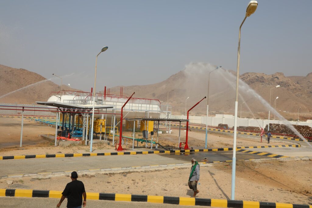 محافظ حضرموت يتفقد منشأة غاز بروم ويؤكد على أهمية تطوير قدراتها الإنتاجية والخزنية محافظ حضرموت يتفقد منشأة غاز بروم ويؤكد على أهمية تطوير قدراتها الإنتاجية والخزنية