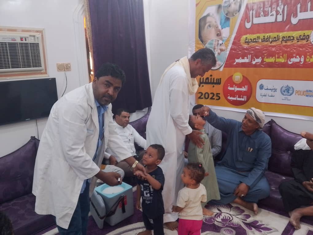 السماحي مدير عام مديرية السوم يدشن الحملة الوطنية الطارئة للتحصين ضد مرض شلل الاطفال ( الجولة الثانية ) من منزل إلى منزل وفي جميع المرافق الصحية السماحي مدير عام مديرية السوم يدشن الحملة الوطنية الطارئة للتحصين ضد مرض شلل الاطفال ( الجولة الثانية ) من منزل إلى منزل وفي جميع المرافق الصحية