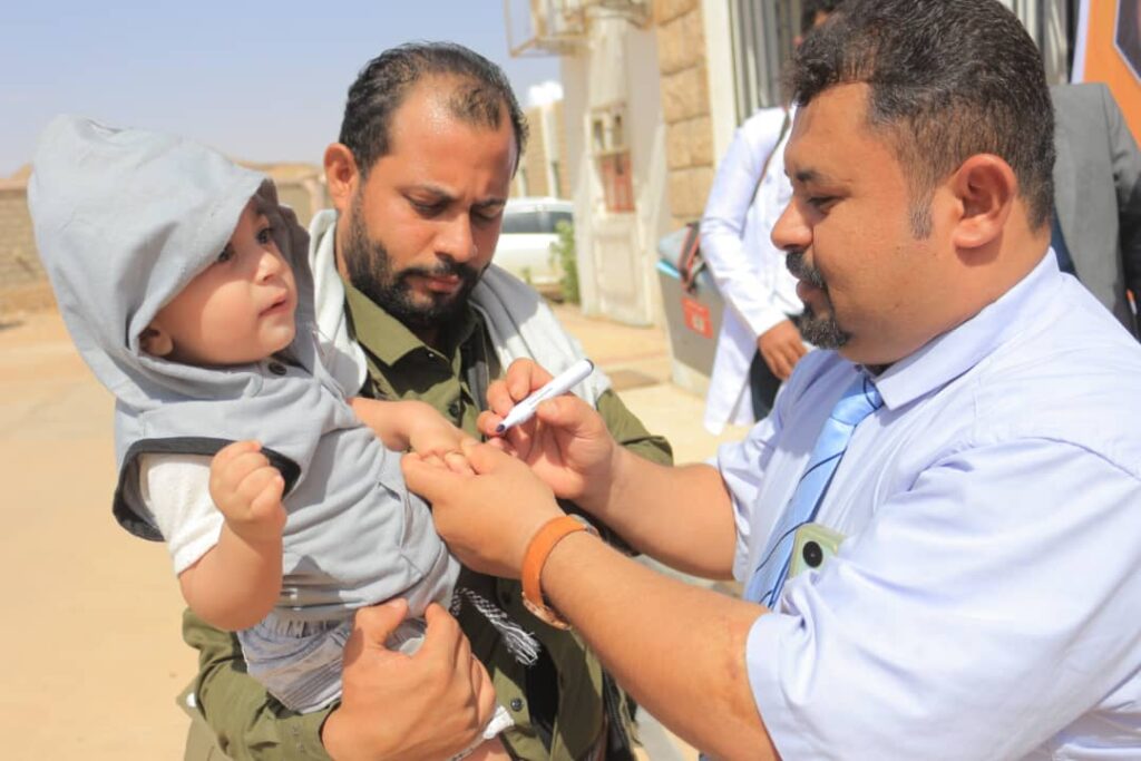 تحصين أكثر من (1600) طفل وطفلة بمديرية العبر خلال اليوم الأول والثاني من حملة التحصين تحصين أكثر من (1600) طفل وطفلة بمديرية العبر خلال اليوم الأول والثاني من حملة التحصين