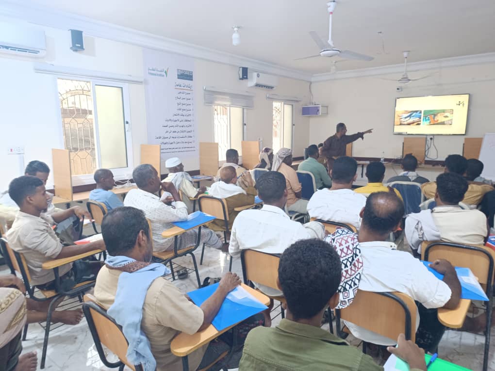 منظمة كير تدشن برنامجاً تدريبياً للصيادين حول تداول الأسماك وإجراءات السلامة بالتنسيق مع الهيئة العامة للمصائد السمكية في البحر العربي منظمة كير تدشن برنامجاً تدريبياً للصيادين حول تداول الأسماك وإجراءات السلامة بالتنسيق مع الهيئة العامة للمصائد السمكية في البحر العربي