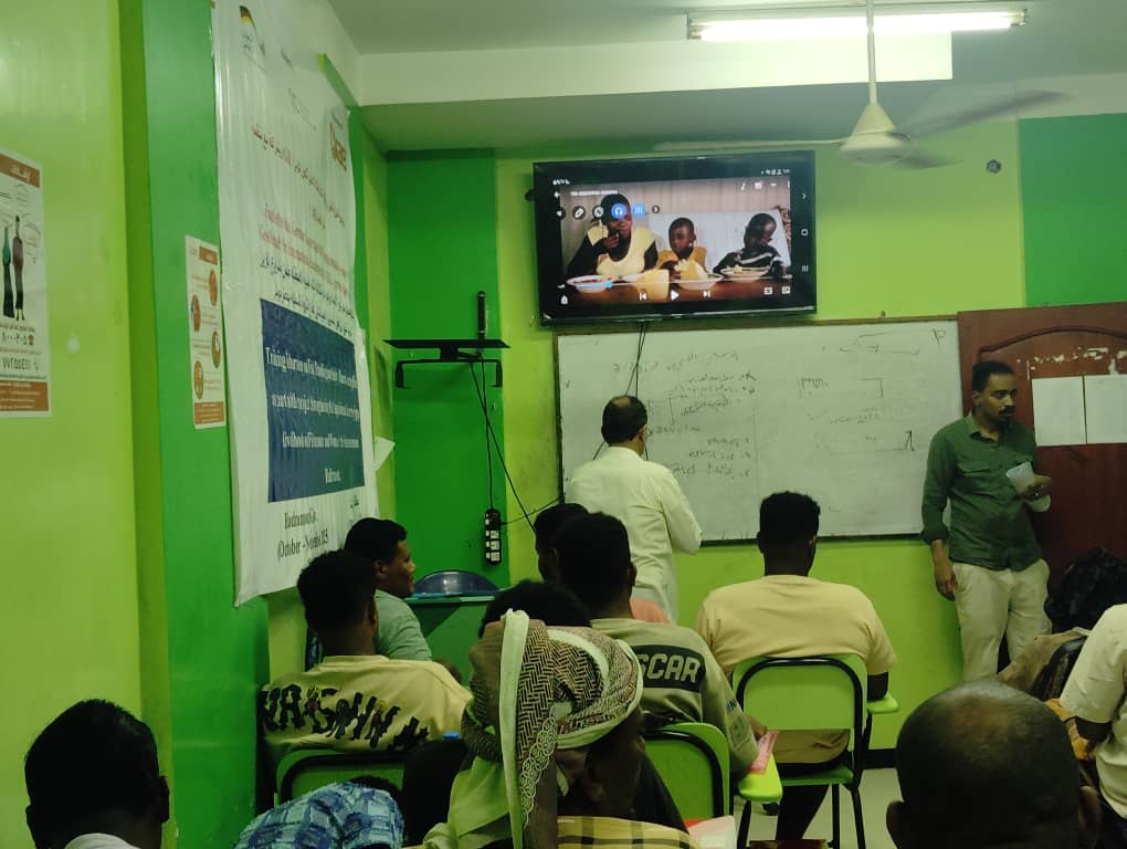 منظمة كير تدشن برنامجاً تدريبياً للصيادين حول تداول الأسماك وإجراءات السلامة بالتنسيق مع الهيئة العامة للمصائد السمكية في البحر العربي منظمة كير تدشن برنامجاً تدريبياً للصيادين حول تداول الأسماك وإجراءات السلامة بالتنسيق مع الهيئة العامة للمصائد السمكية في البحر العربي