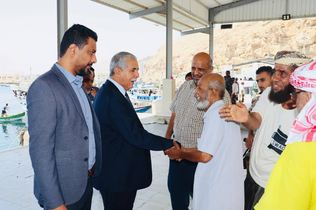 رئيس هيئة المصائد السمكية في البحر العربي والوكيل المساعد لقطاع شؤون الصيد التقليدي يلتقيان رئيس فريق التوجيه والرقابة الرئاسي رئيس هيئة المصائد السمكية في البحر العربي والوكيل المساعد لقطاع شؤون الصيد التقليدي يلتقيان رئيس فريق التوجيه والرقابة الرئاسي